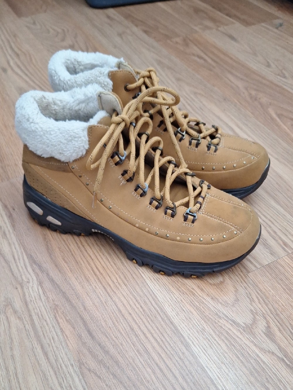 Skechers Womens D'Lites Gleeful Tan Lace-Up Sherpa Ankle Boots Leather
